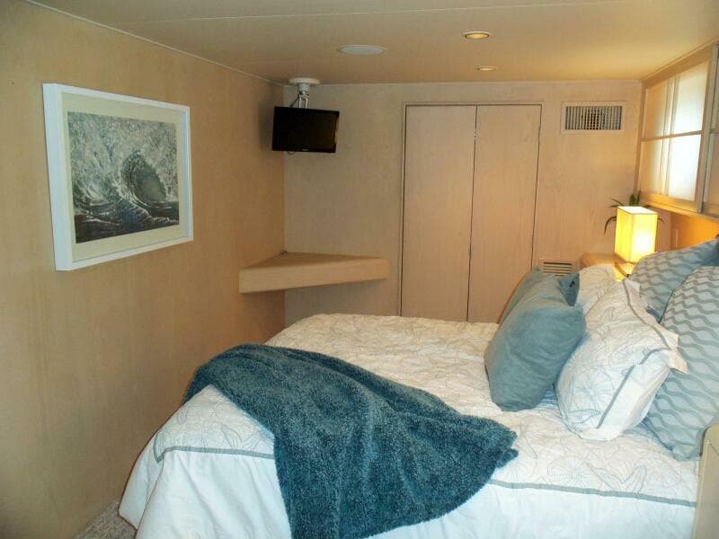 Port Queen VIP  