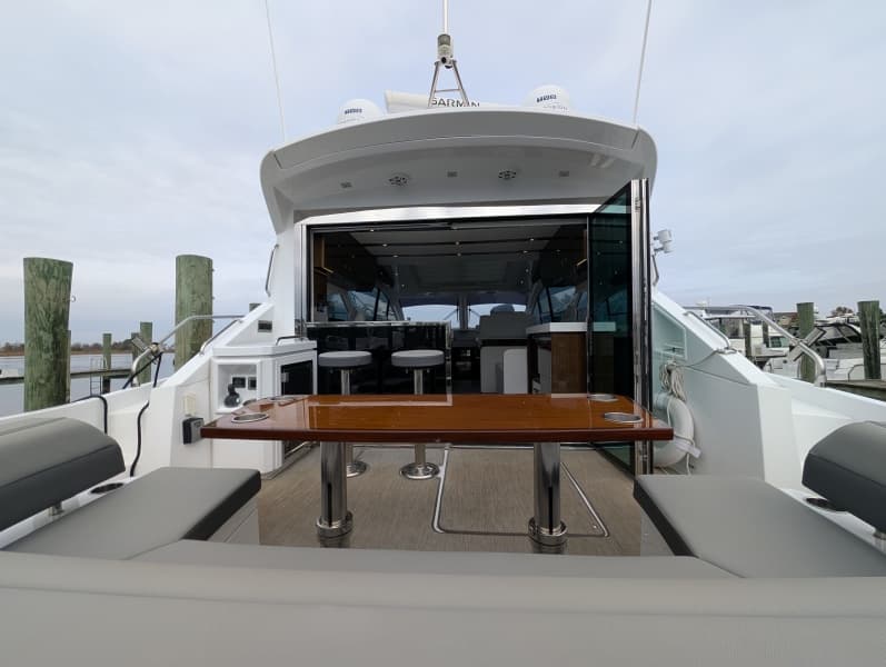 2022 Cruisers Yachts 54 Cantius