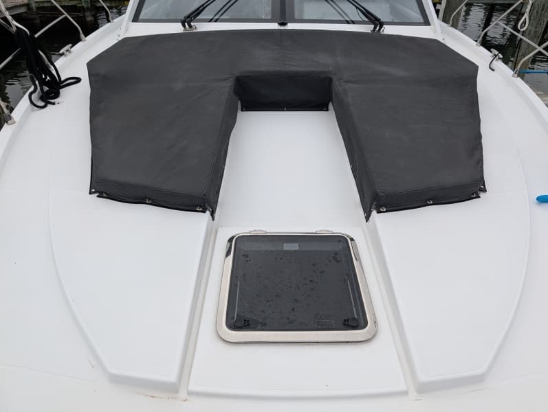 2022 Cruisers Yachts 54 Cantius
