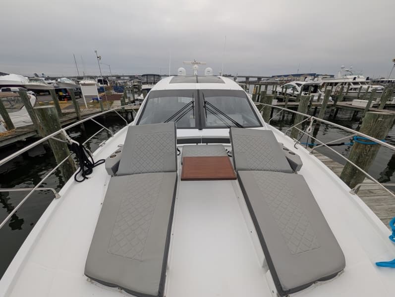 2022 Cruisers Yachts 54 Cantius