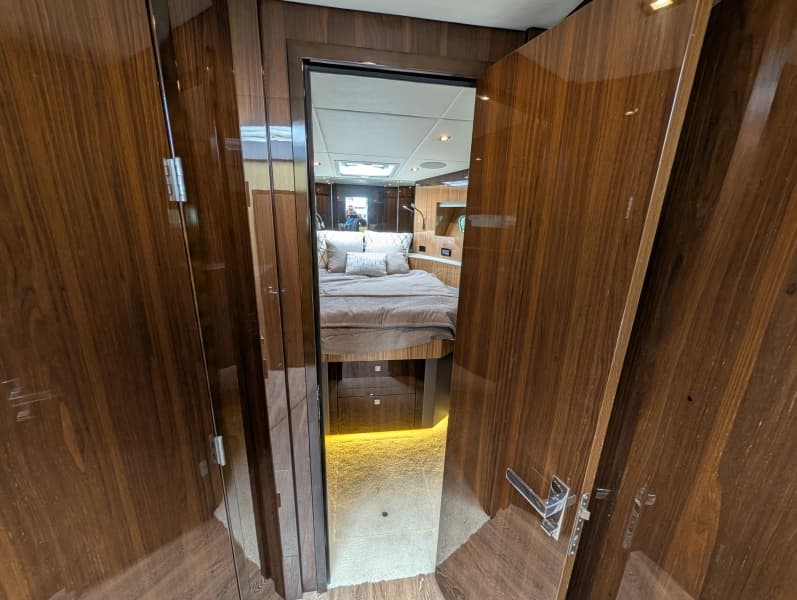 2022 Cruisers Yachts 54 Cantius