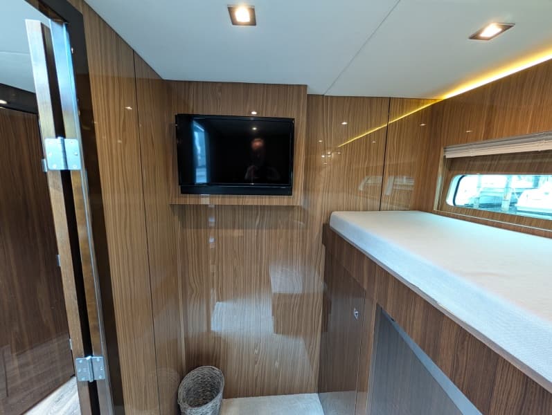 2022 Cruisers Yachts 54 Cantius