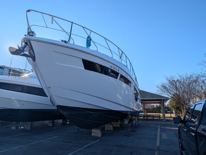 2022 Cruisers Yachts 54 Cantius