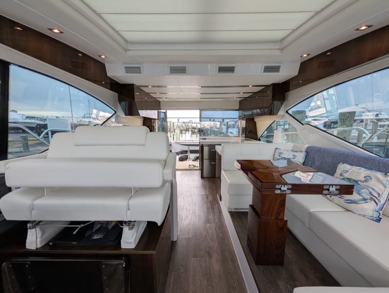 2022 Cruisers Yachts 54 Cantius