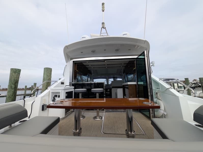 2022 Cruisers Yachts 54 Cantius