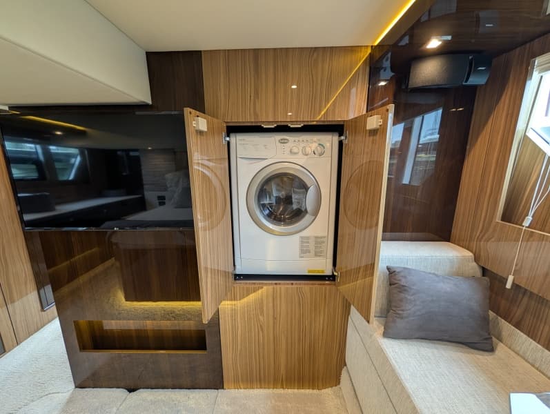 2022 Cruisers Yachts 54 Cantius