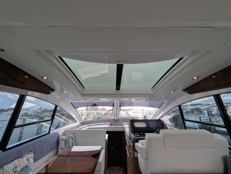 2022 Cruisers Yachts 54 Cantius