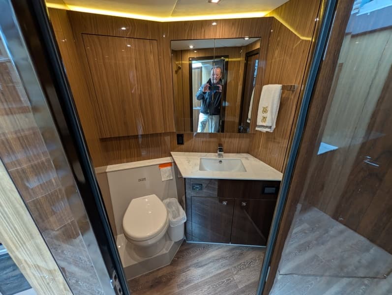 2022 Cruisers Yachts 54 Cantius