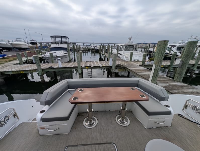 2022 Cruisers Yachts 54 Cantius