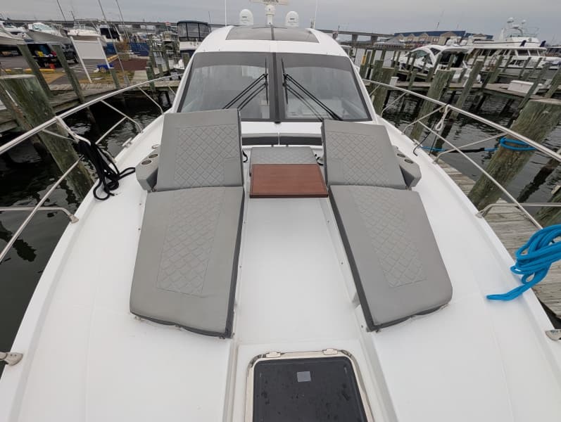 2022 Cruisers Yachts 54 Cantius