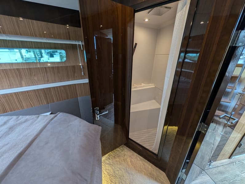 2022 Cruisers Yachts 54 Cantius