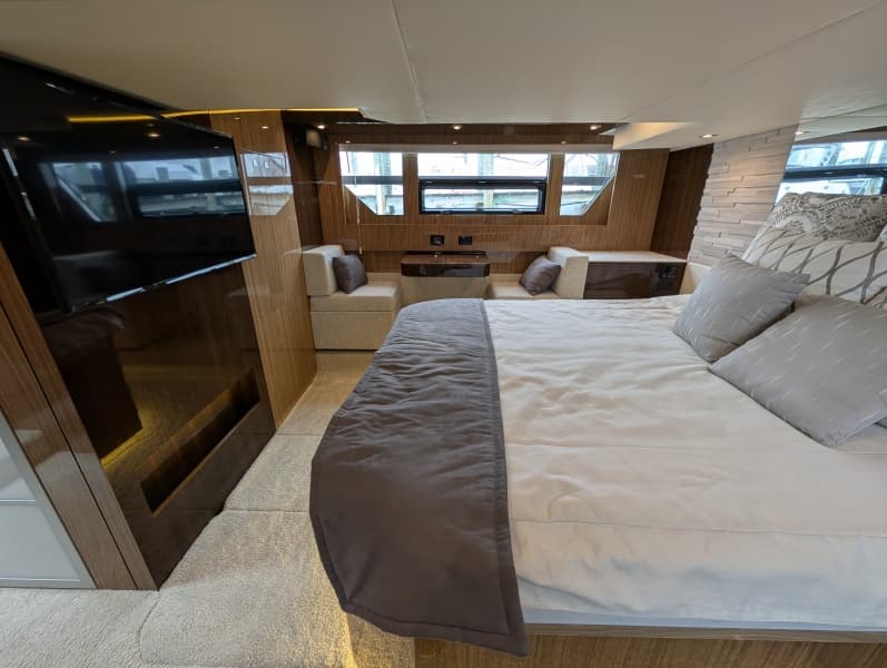2022 Cruisers Yachts 54 Cantius