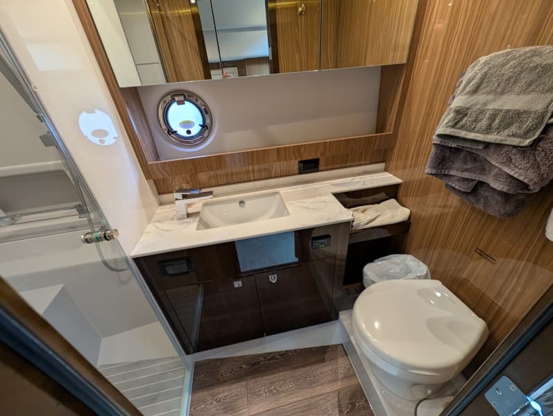 2022 Cruisers Yachts 54 Cantius