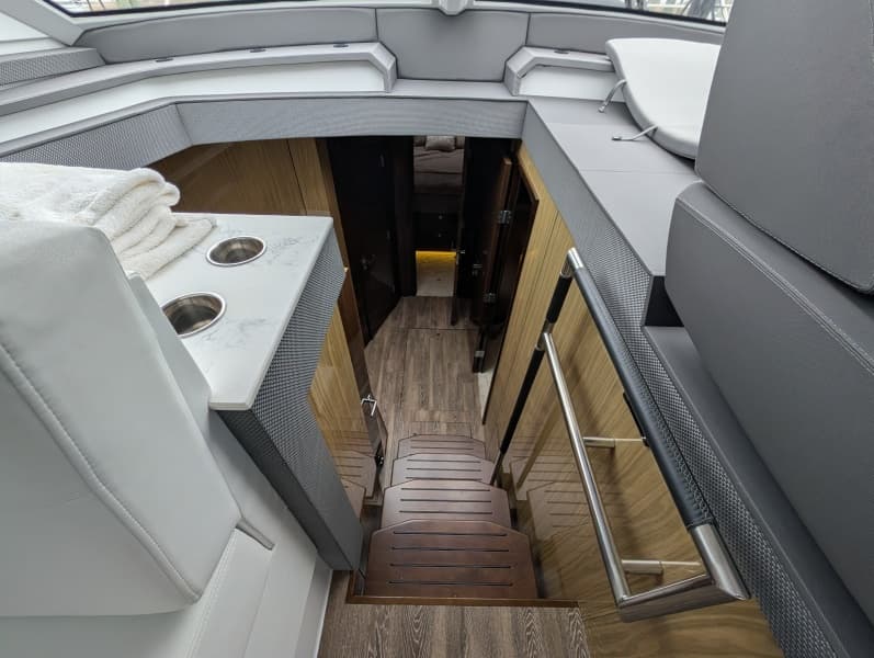 2022 Cruisers Yachts 54 Cantius