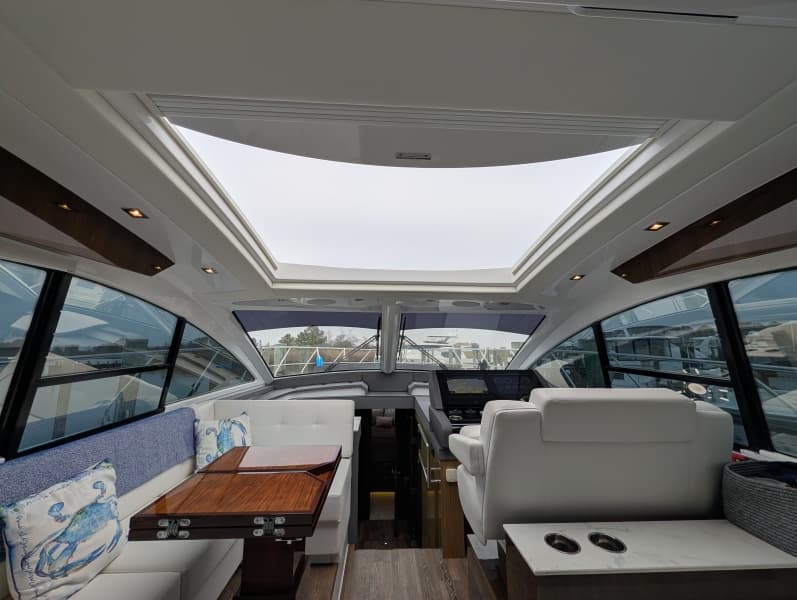 2022 Cruisers Yachts 54 Cantius