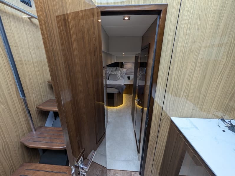 2022 Cruisers Yachts 54 Cantius
