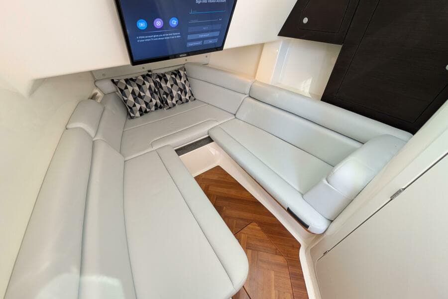 2024 Boston Whaler 350 Realm