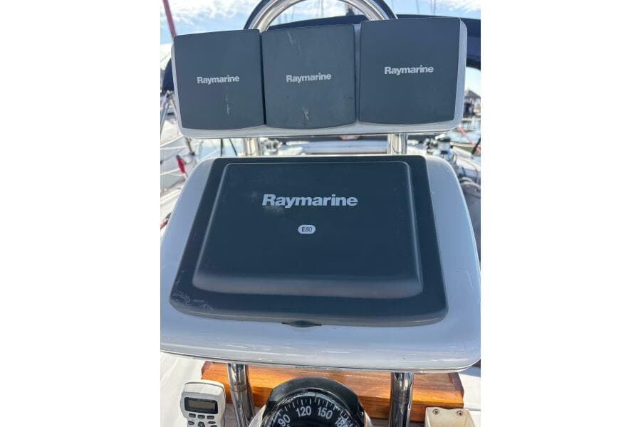 2006 Catalina 320