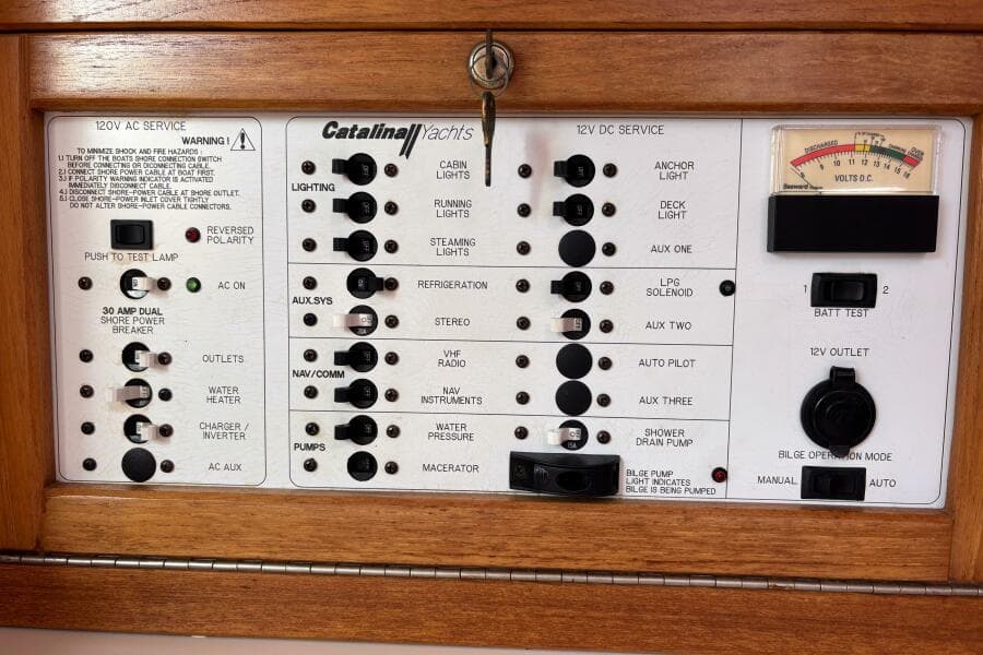 2006 Catalina 320