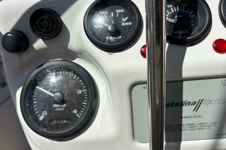 2006 Catalina 320