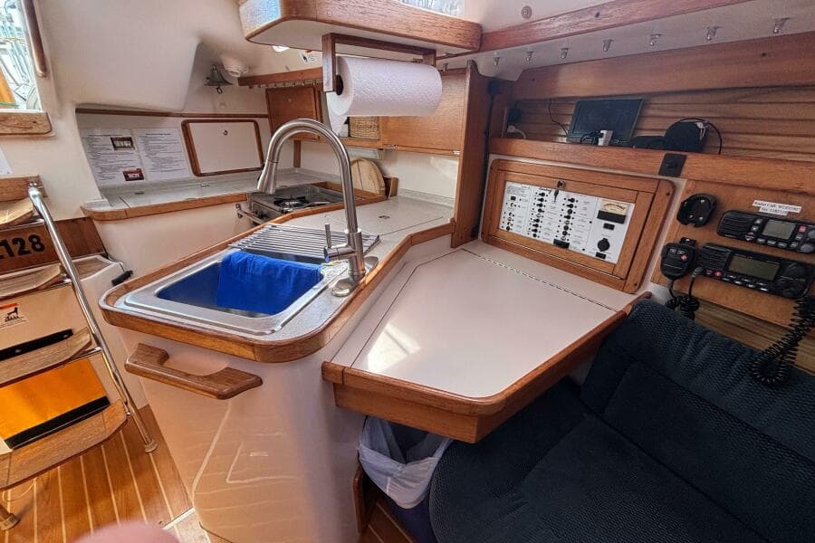 2006 Catalina 320