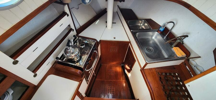 1996 Tillotson-Pearson Motorsailer 32