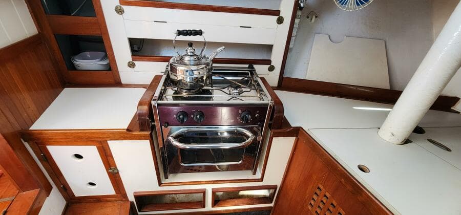 1996 Tillotson-Pearson Motorsailer 32