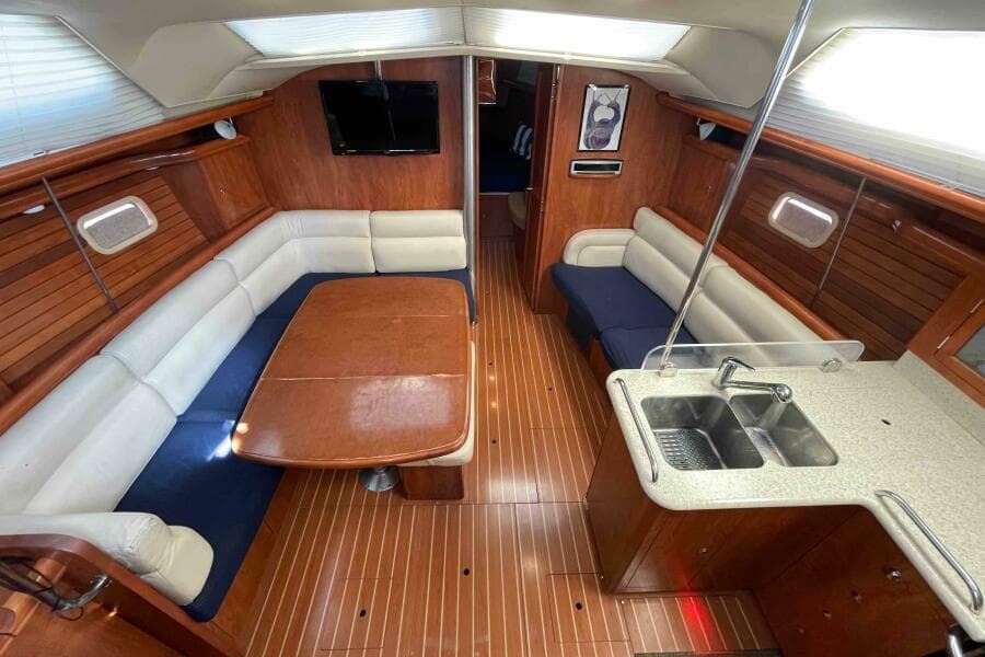 2010 Hunter 45 Center Cockpit