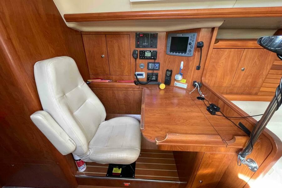 2010 Hunter 45 Center Cockpit