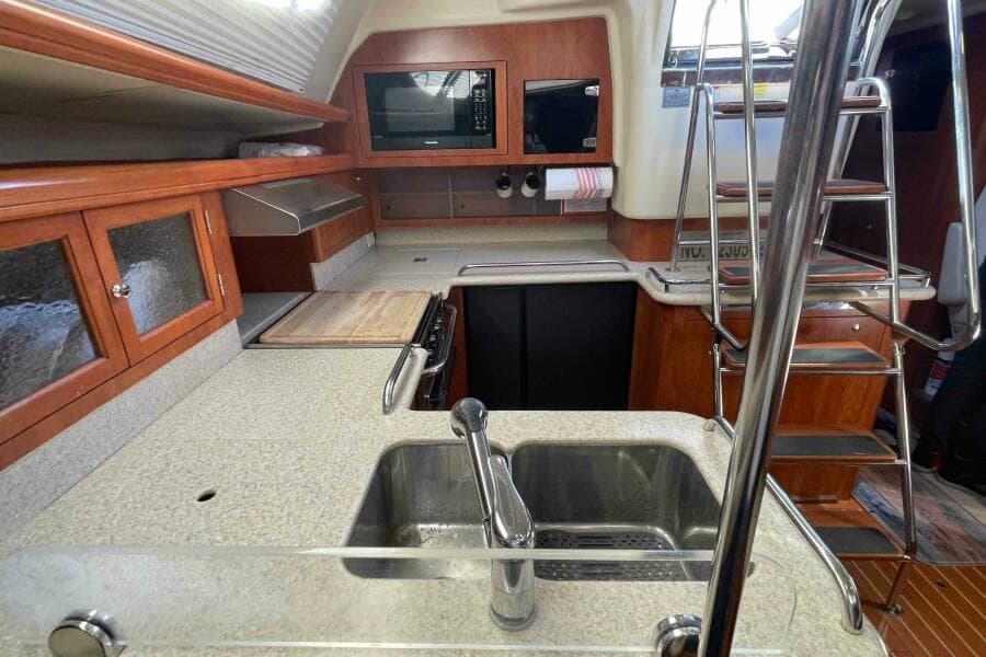 2010 Hunter 45 Center Cockpit