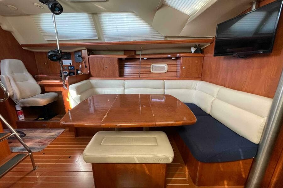 2010 Hunter 45 Center Cockpit