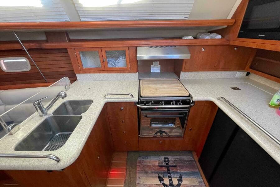 2010 Hunter 45 Center Cockpit