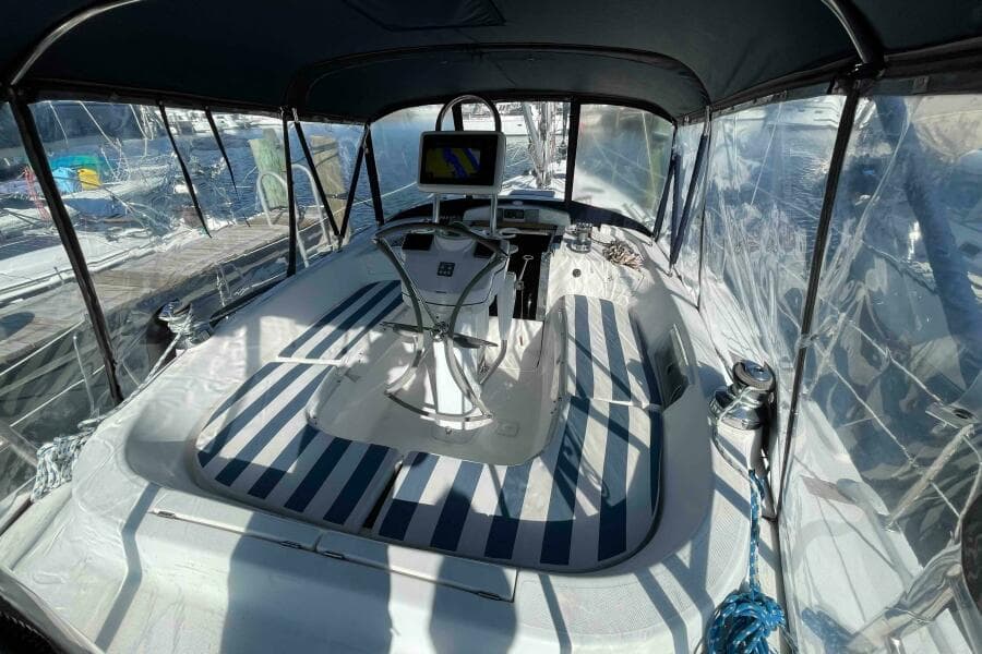 2010 Hunter 45 Center Cockpit