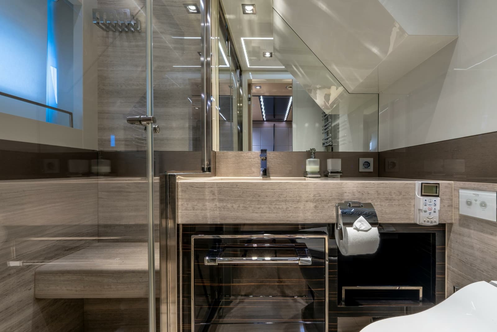 2018 Dominator Yachts Dominator Ilumen