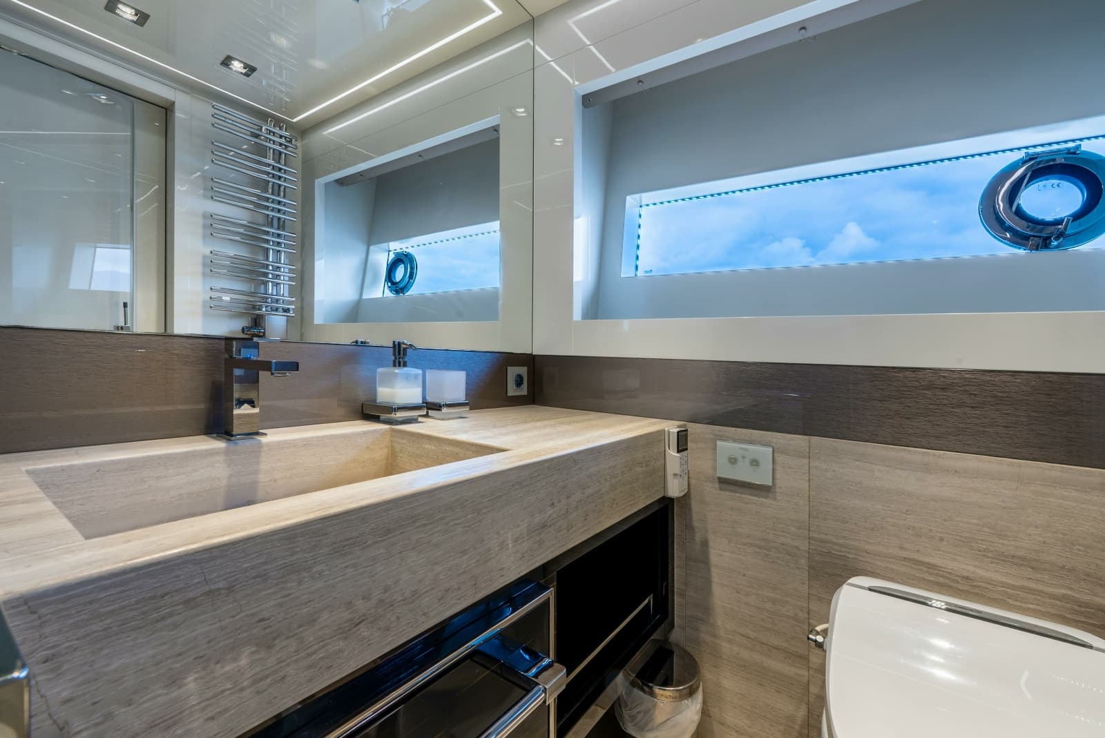 2018 Dominator Yachts Dominator Ilumen