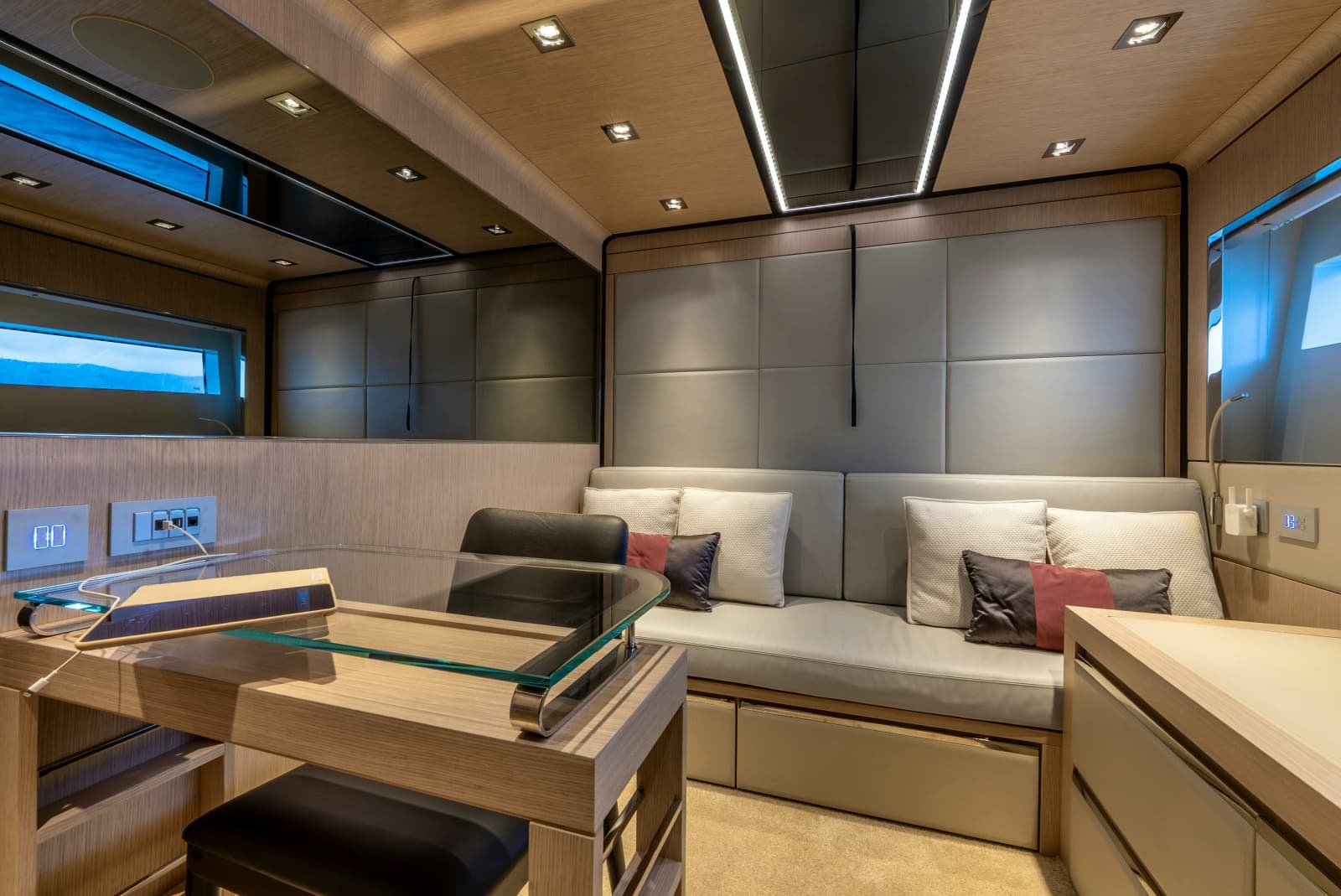 2018 Dominator Yachts Dominator Ilumen