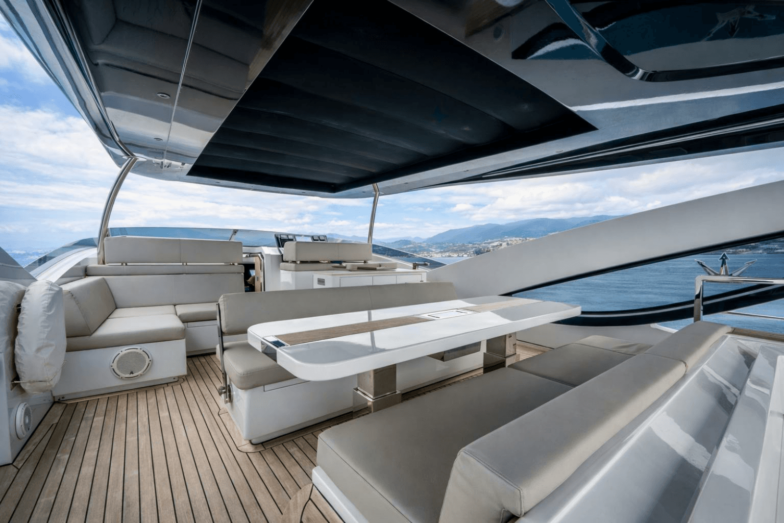 2018 Dominator Yachts Dominator Ilumen