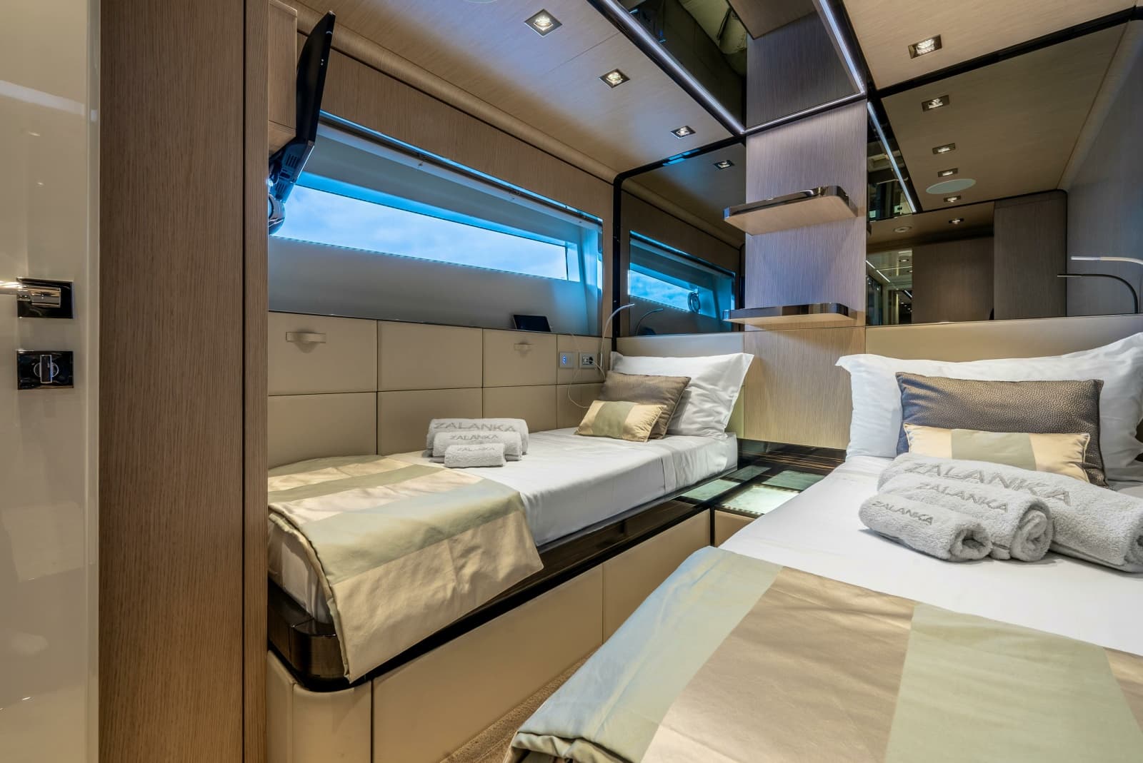 2018 Dominator Yachts Dominator Ilumen