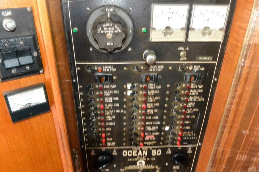 Pilot house electrical panel DC 