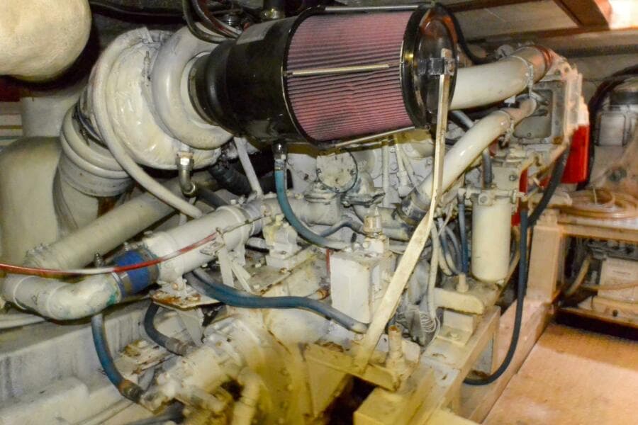 Engine room Detroit Diesel 671
