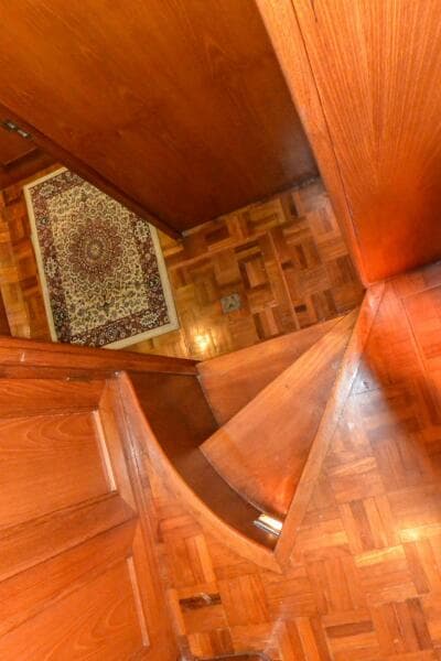 Lower deck landing 