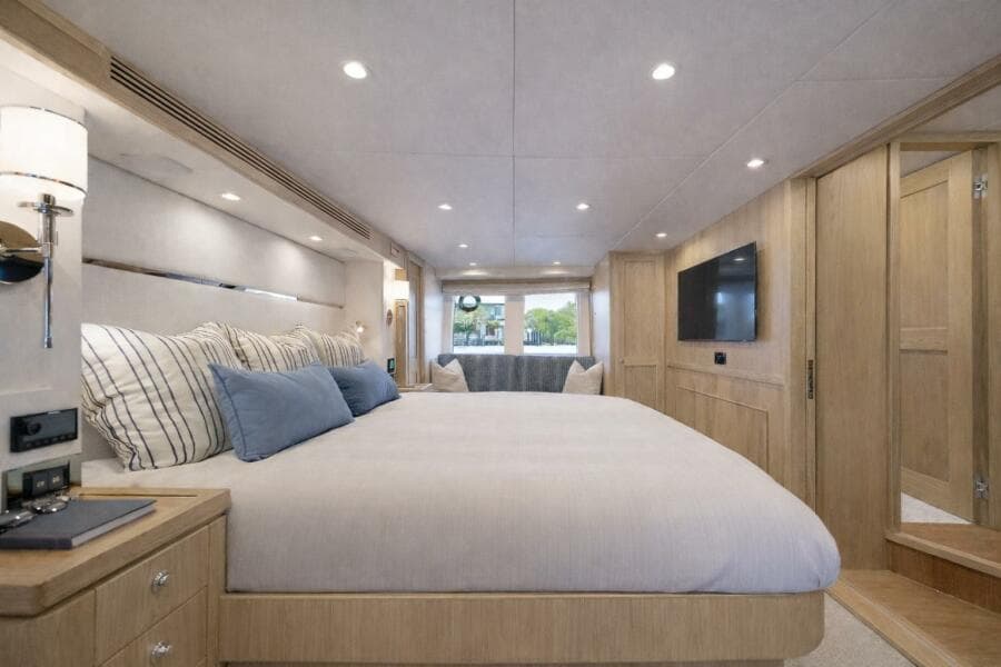 2027 Offshore Yachts 