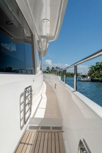 2027 Offshore Yachts 