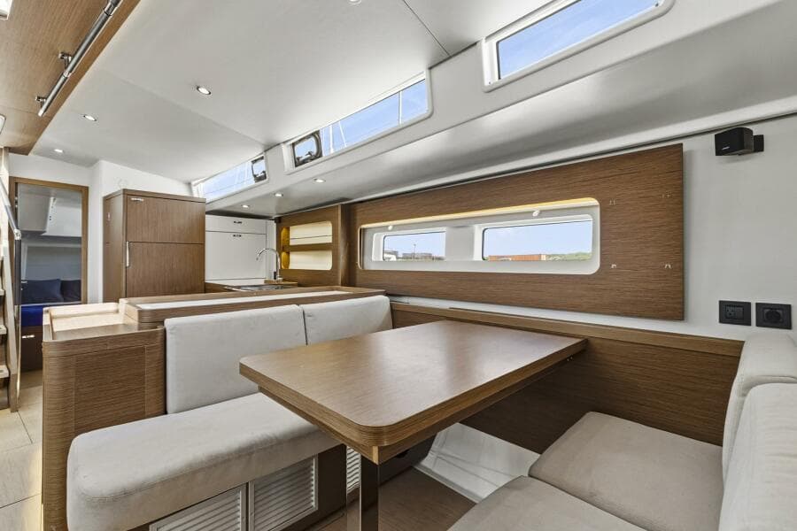 2024 Beneteau Oceanis Yacht 54