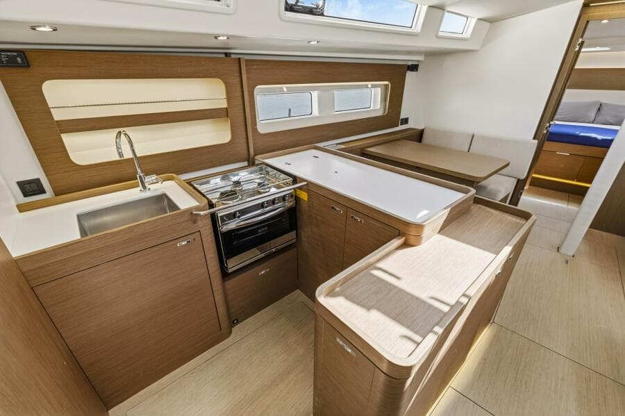 2024 Beneteau Oceanis Yacht 54