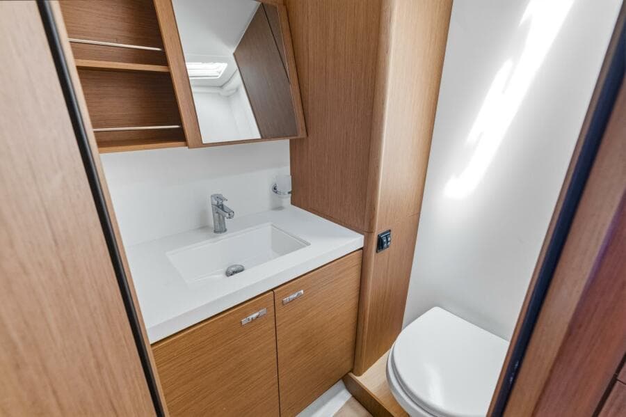 2024 Beneteau Oceanis Yacht 54