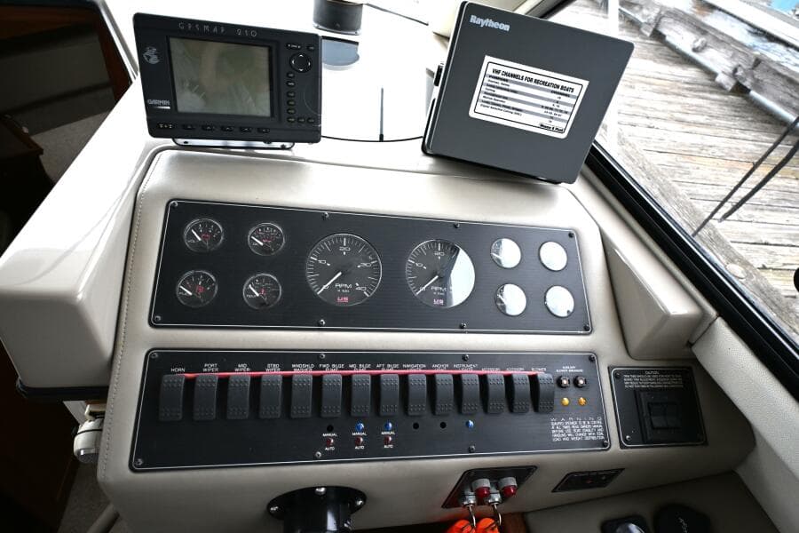 1996 Bayliner 4087 Aft Cabin Motoryacht