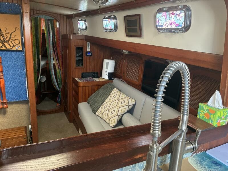 1986 Slocum 37 - Salon
