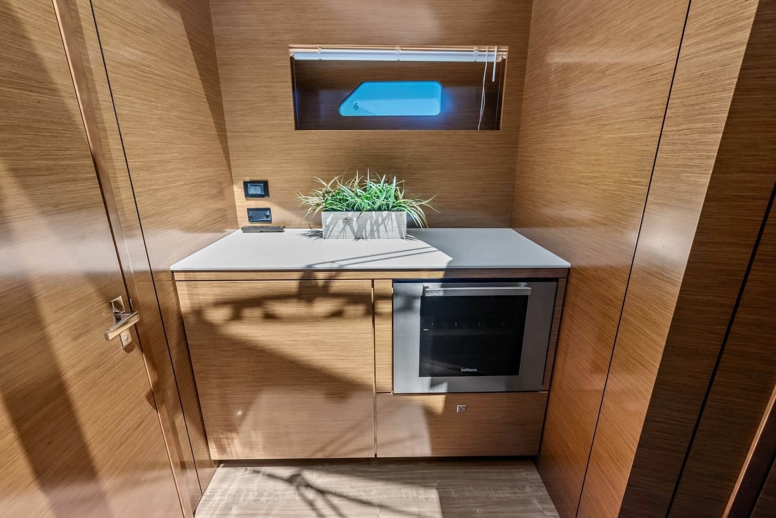 2019 Cruisers Yachts 54 Cantius