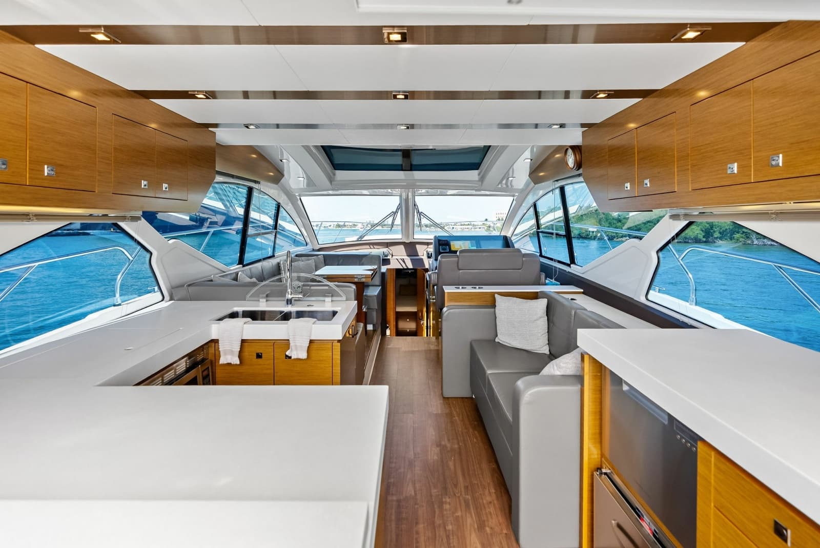 2019 Cruisers Yachts 54 Cantius